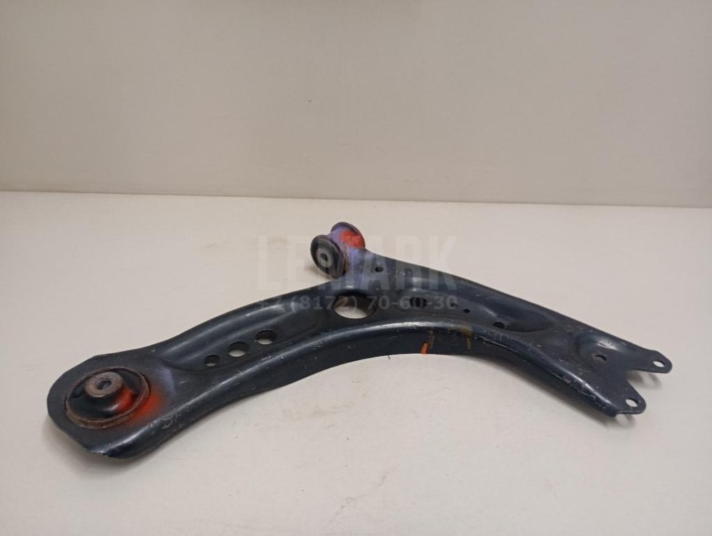 Рычаг передний правый