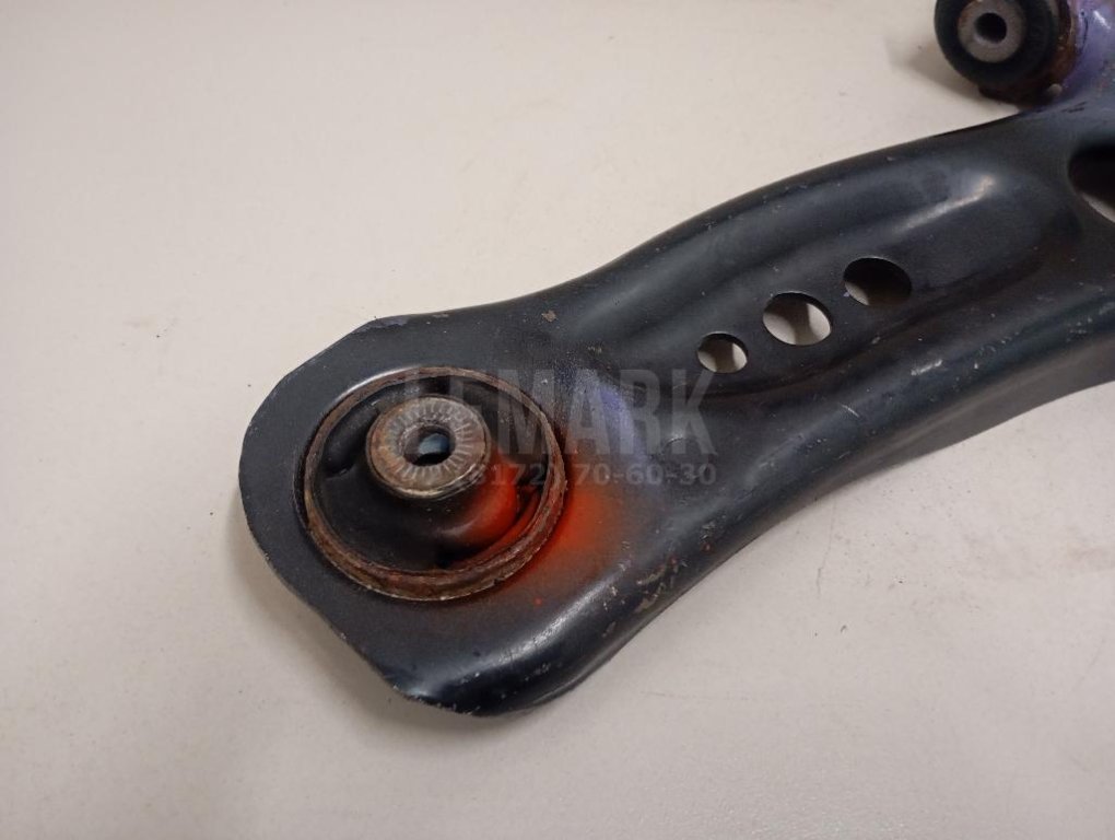 Рычаг передний правый