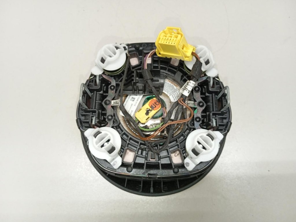 Подушка безопасности в рулевое колесо