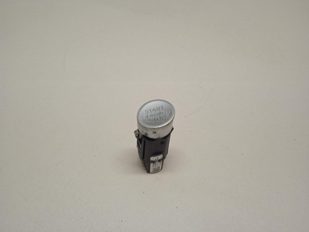 Кнопка запуска двигателя