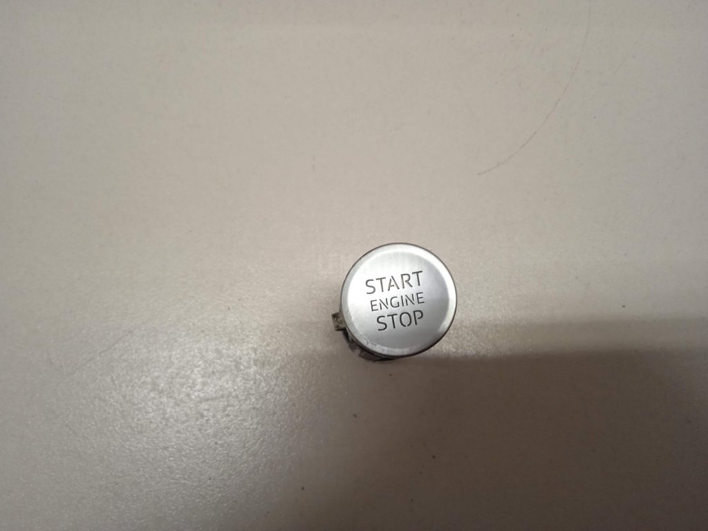 Кнопка запуска двигателя