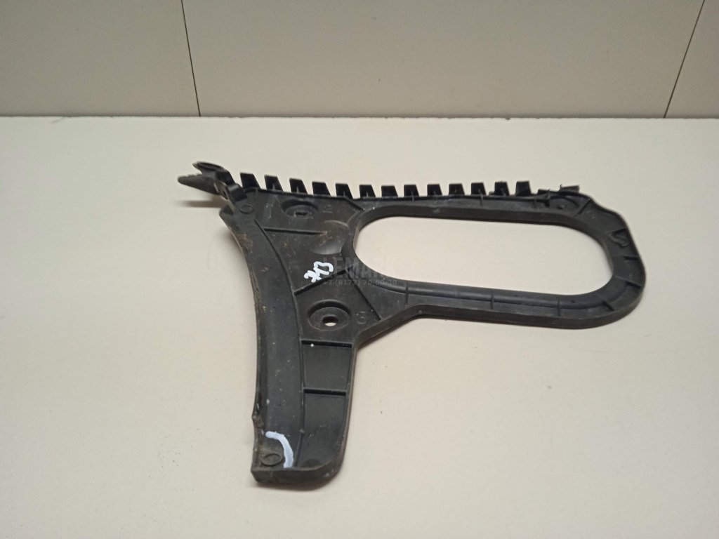 Направляющая заднего бампера левая