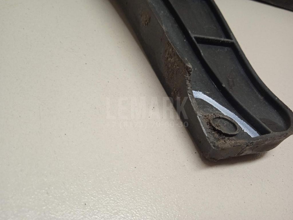 Направляющая заднего бампера левая