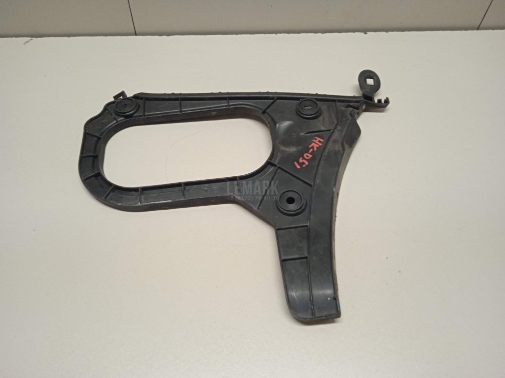 Направляющая заднего бампера левая