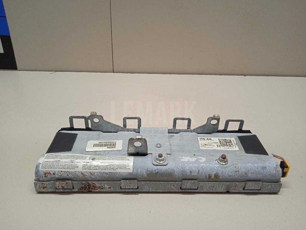 Подушка безопасности нижняя (для колен)