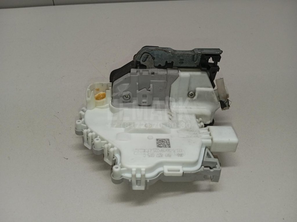 Замок двери передней левой