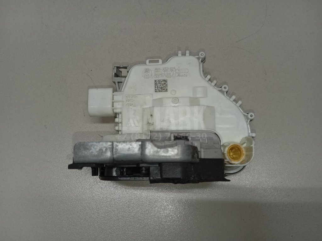 Замок двери передней левой