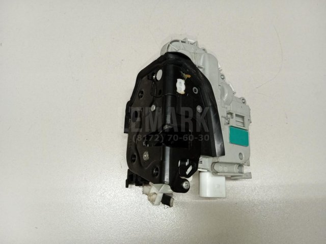 Замок двери передней левой