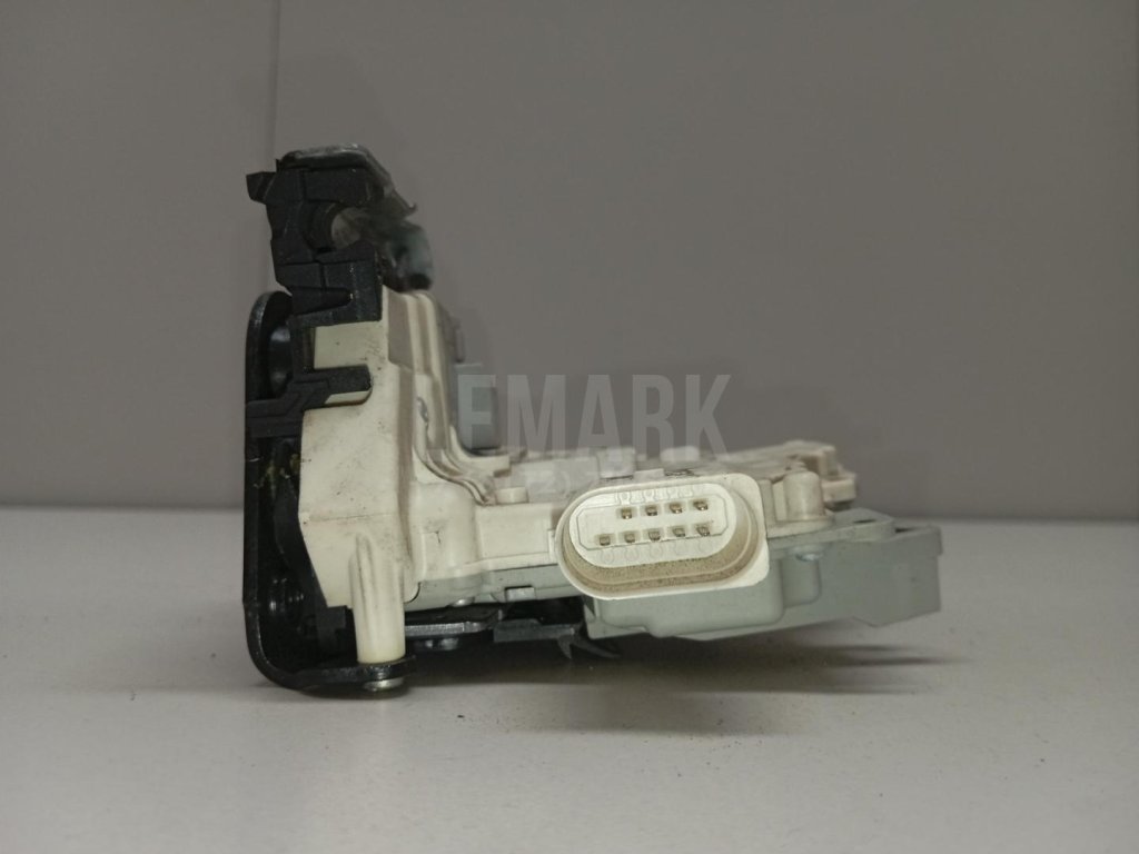 Замок двери задней правой