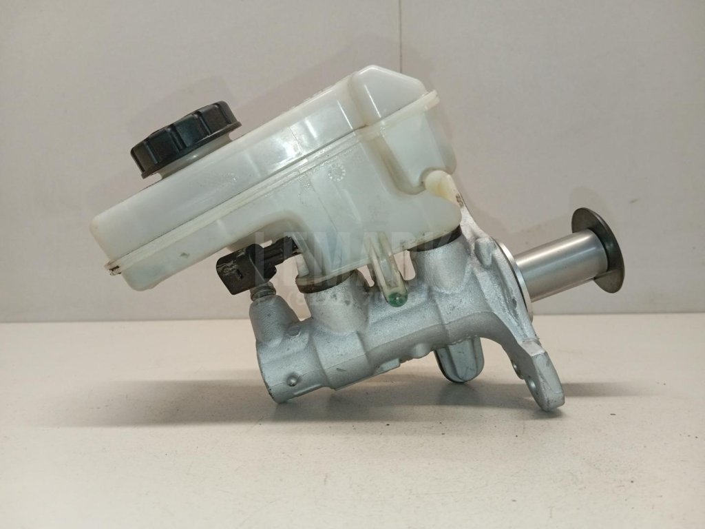 Цилиндр тормозной главный