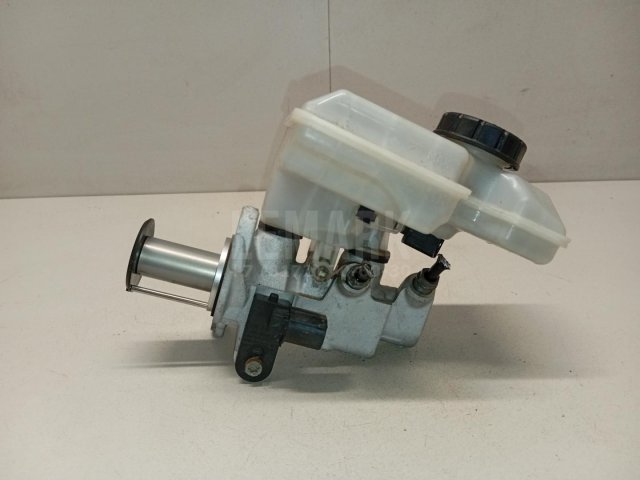 Цилиндр тормозной главный