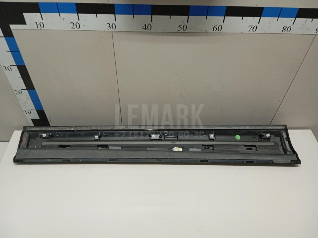 Накладка двери передней правой