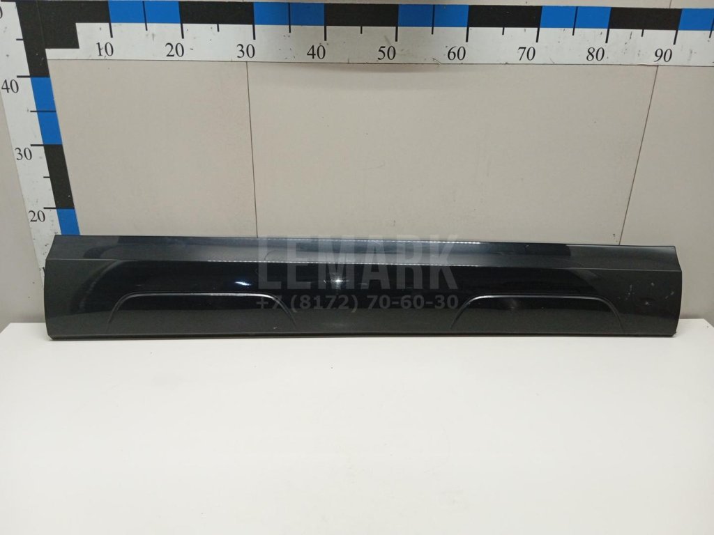 Накладка двери передней правой