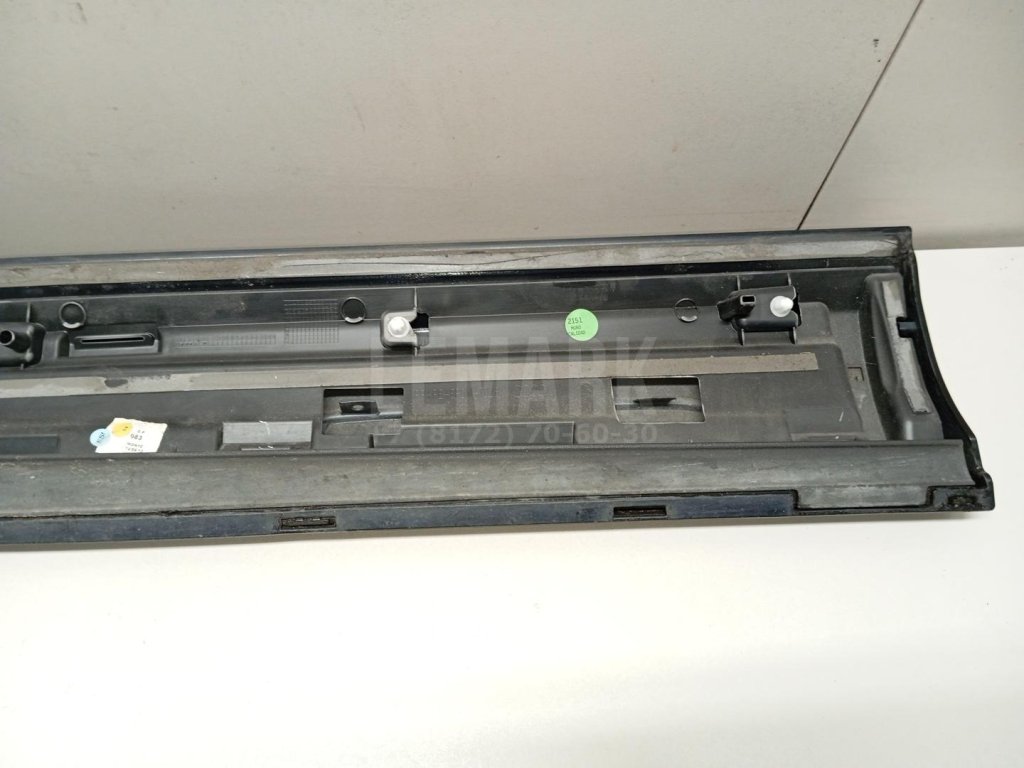 Накладка двери передней правой