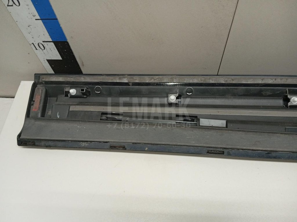 Накладка двери передней правой