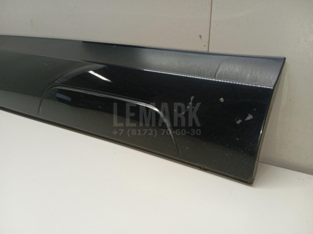 Накладка двери передней правой