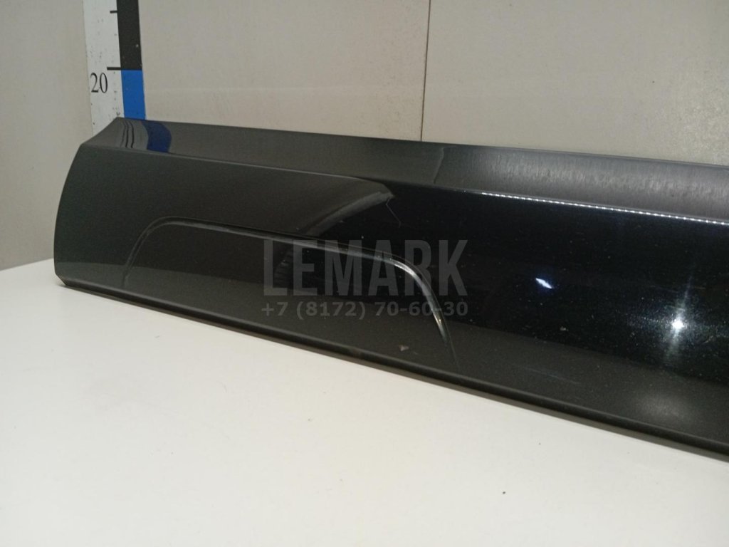 Накладка двери передней правой