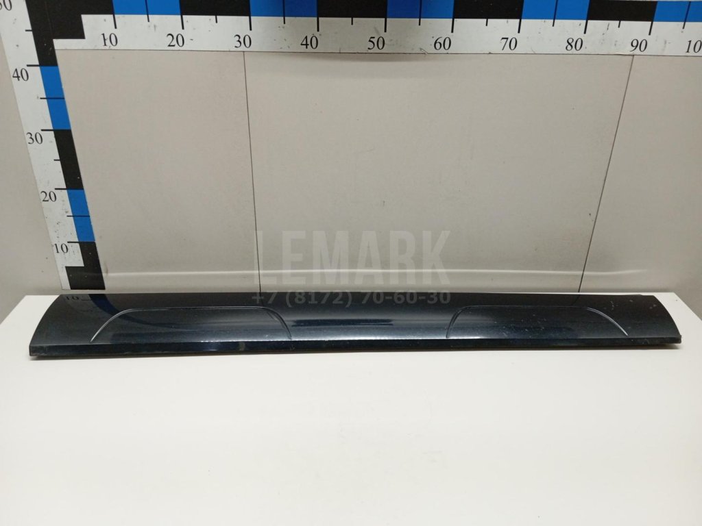 Накладка двери передней правой