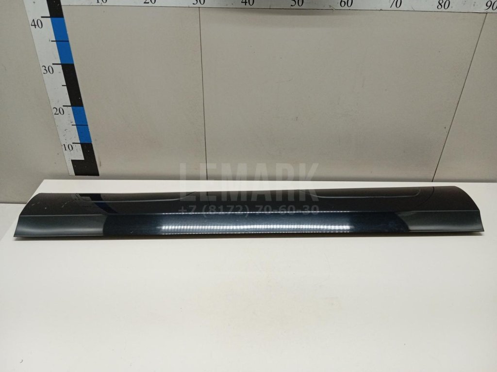 Накладка двери передней правой