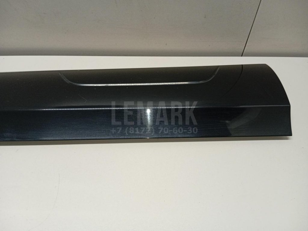 Накладка двери передней правой