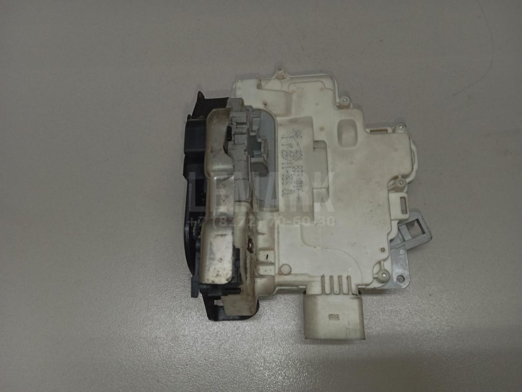 Замок двери задней правой