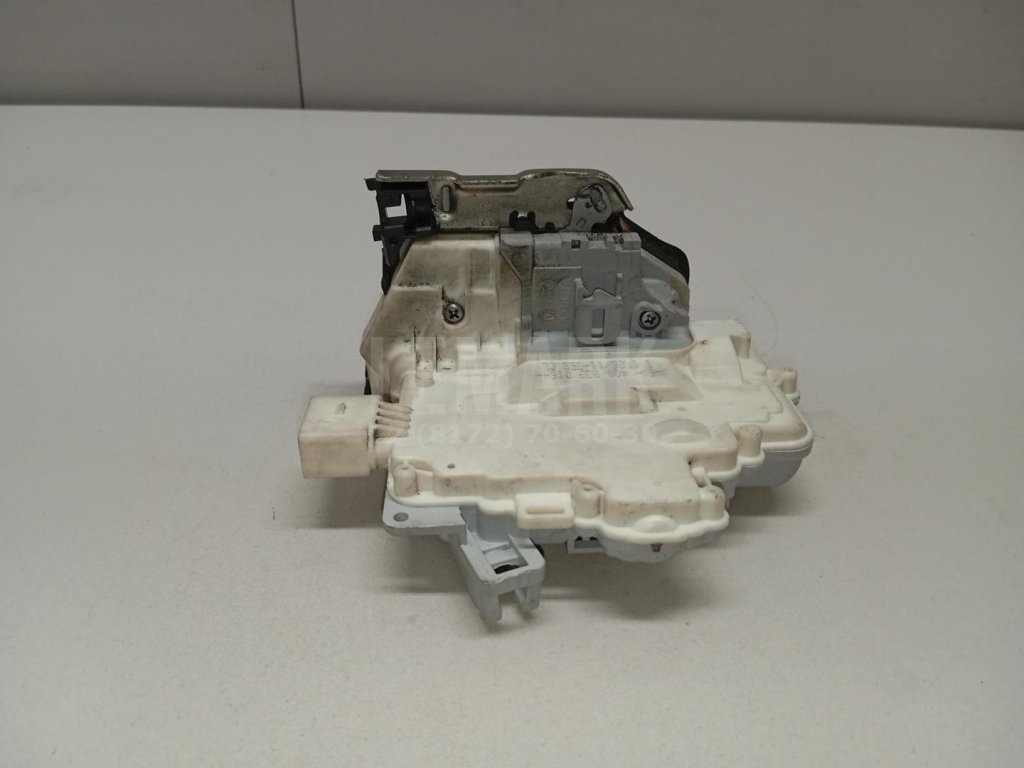 Замок двери задней правой