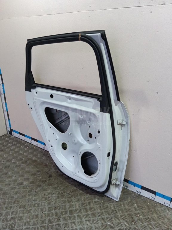 Дверь задняя левая