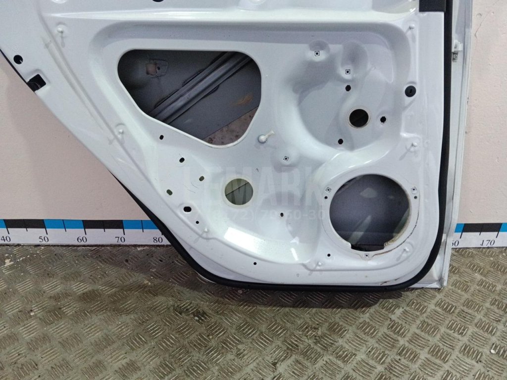 Дверь задняя левая