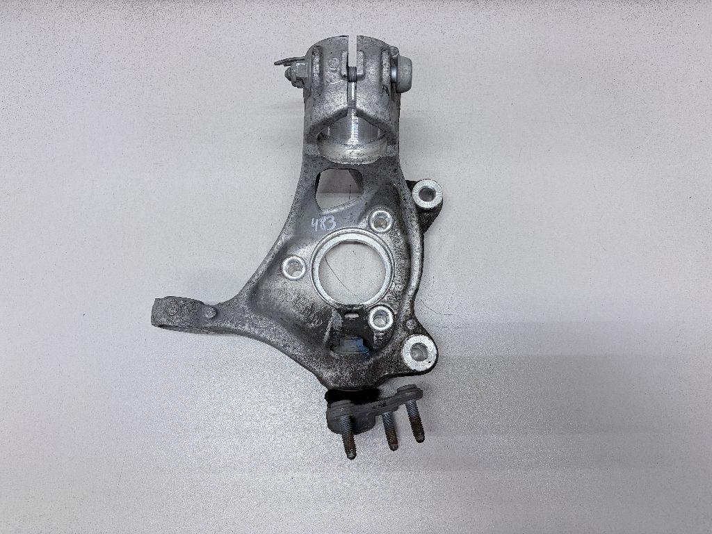 Кулак поворотный передний левый