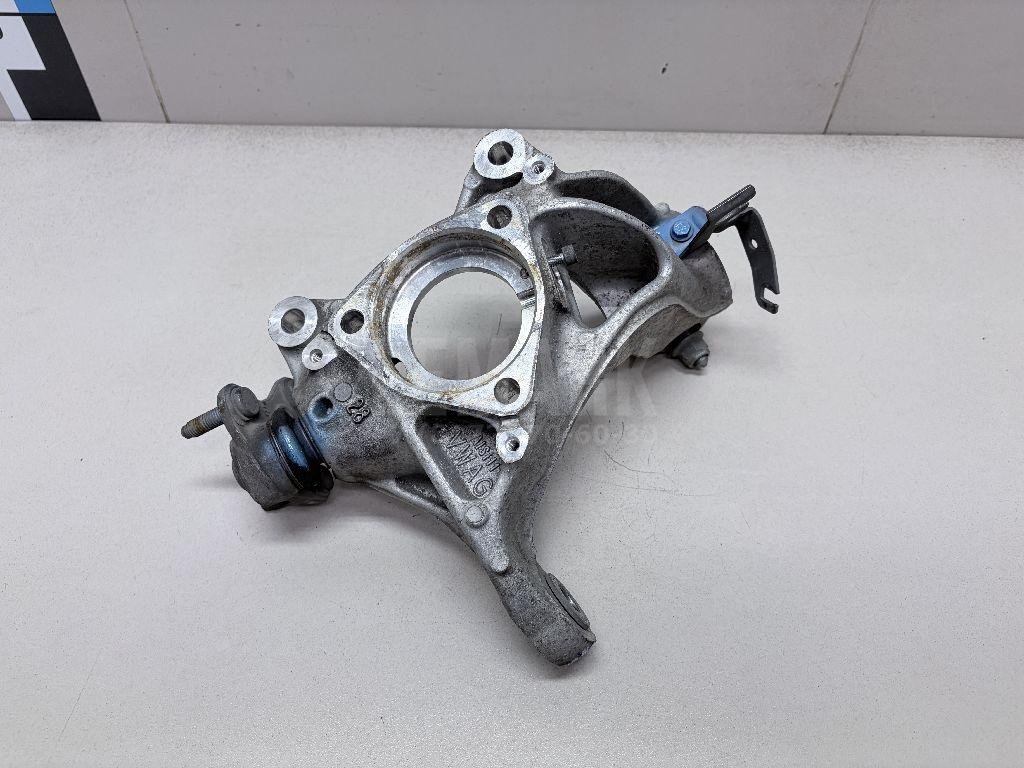 Кулак поворотный передний левый