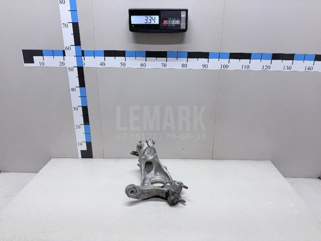 Кулак поворотный передний левый