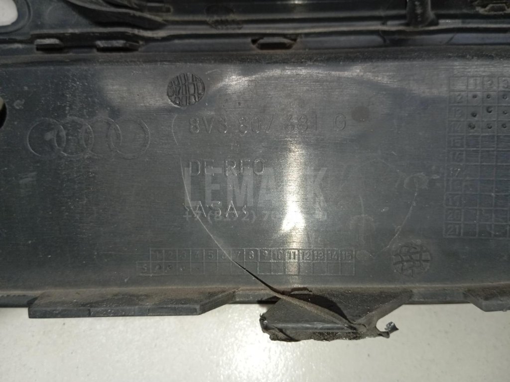 Решетка в бампер левая
