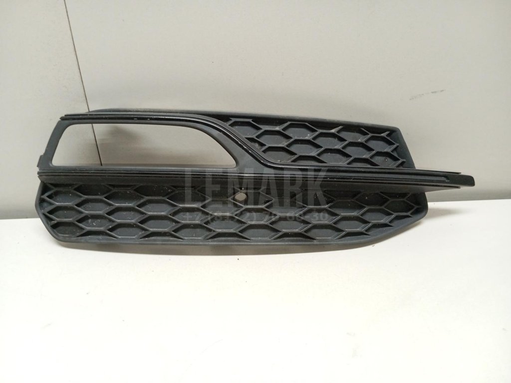 Решетка в бампер правая