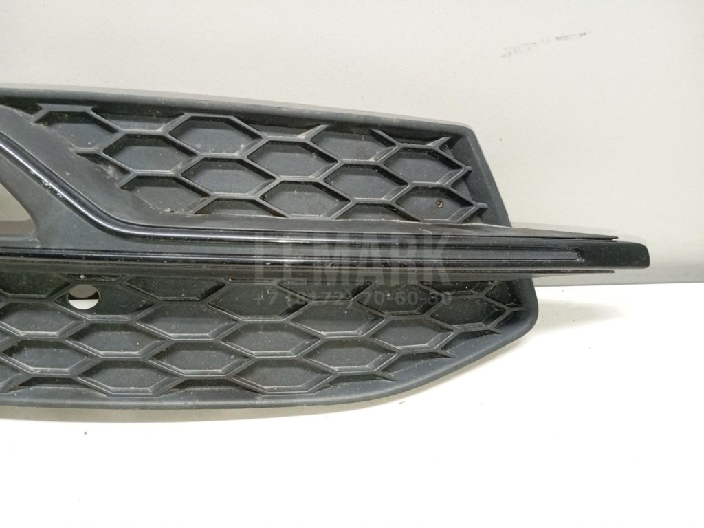 Решетка в бампер правая