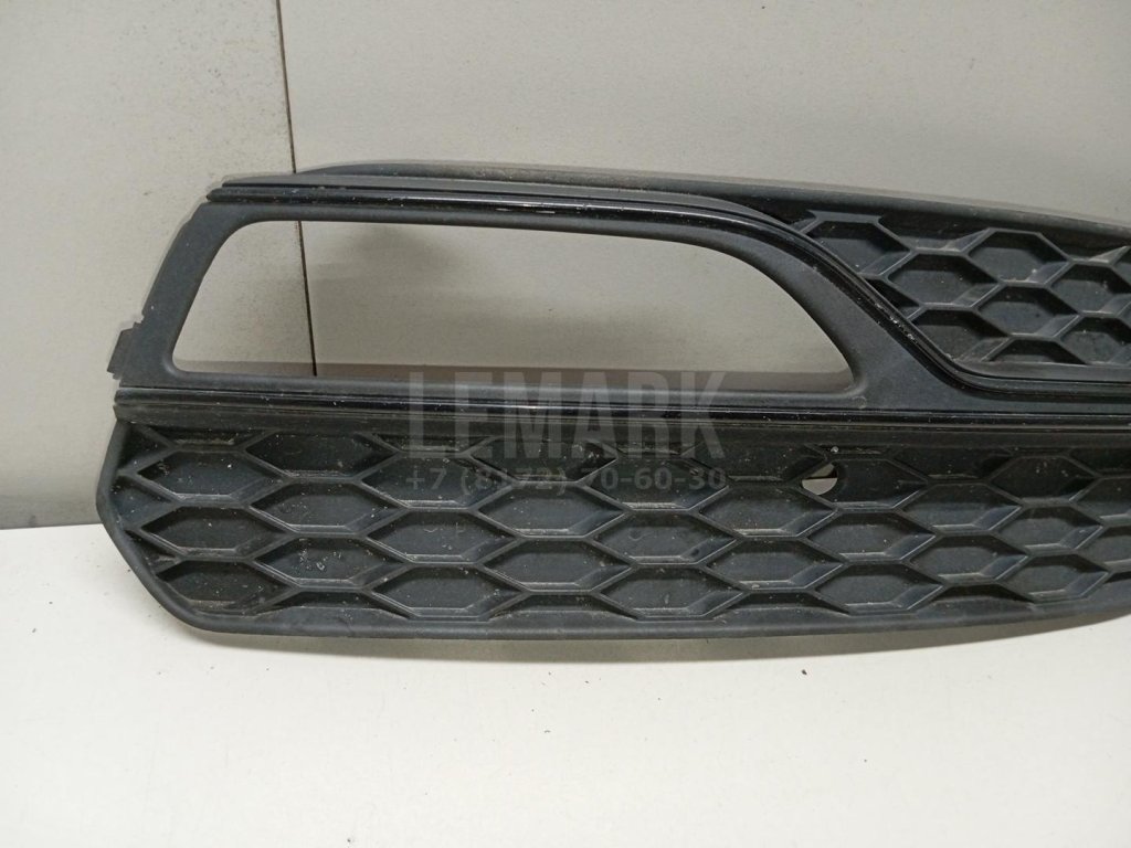 Решетка в бампер правая