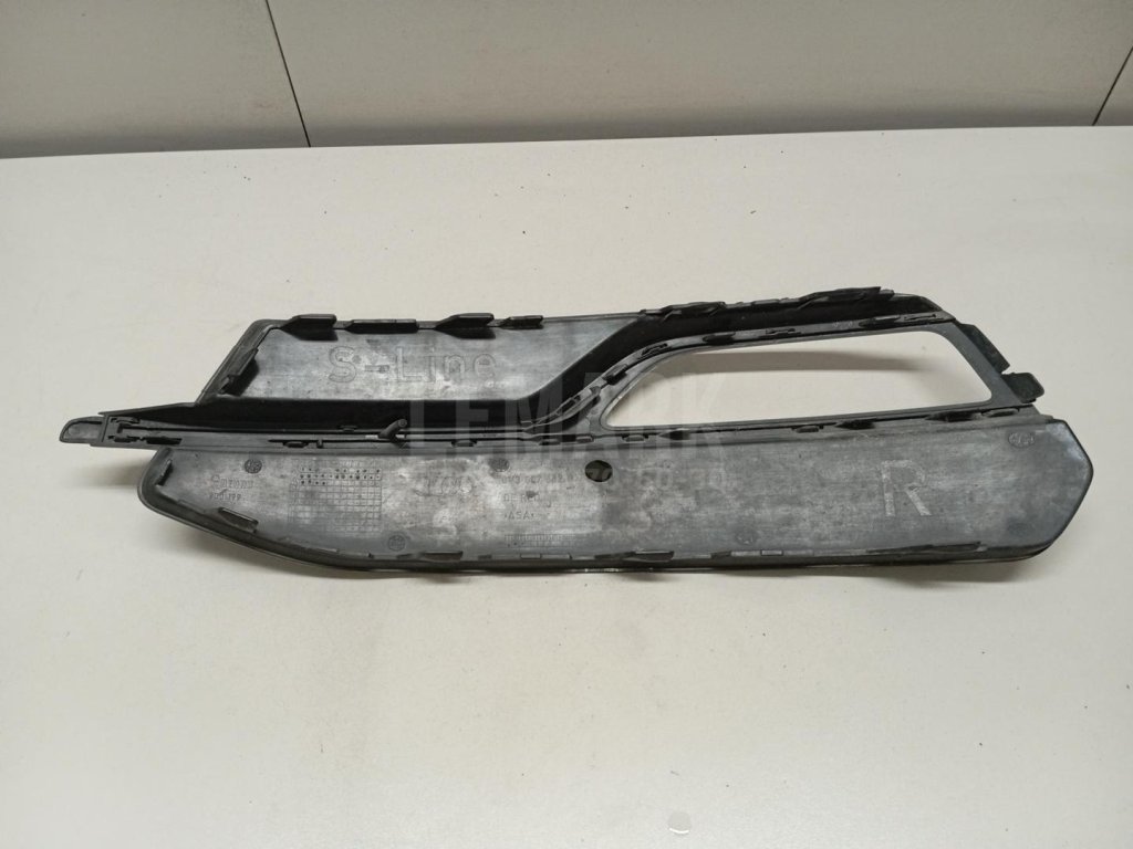 Решетка в бампер правая