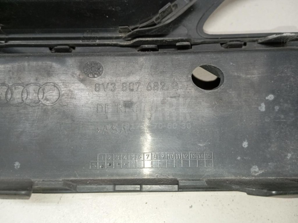 Решетка в бампер правая