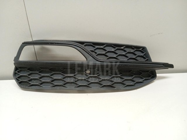 Решетка в бампер правая