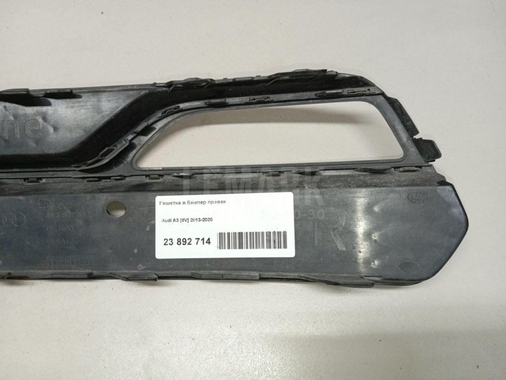 Решетка в бампер правая