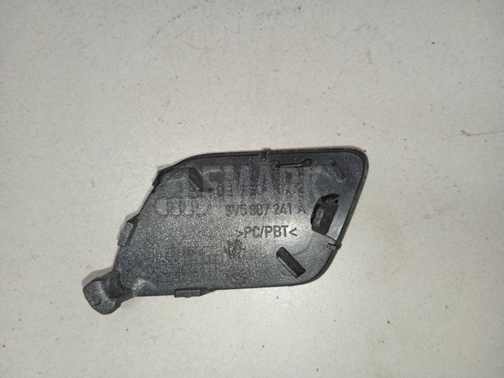 Заглушка буксировочного крюка