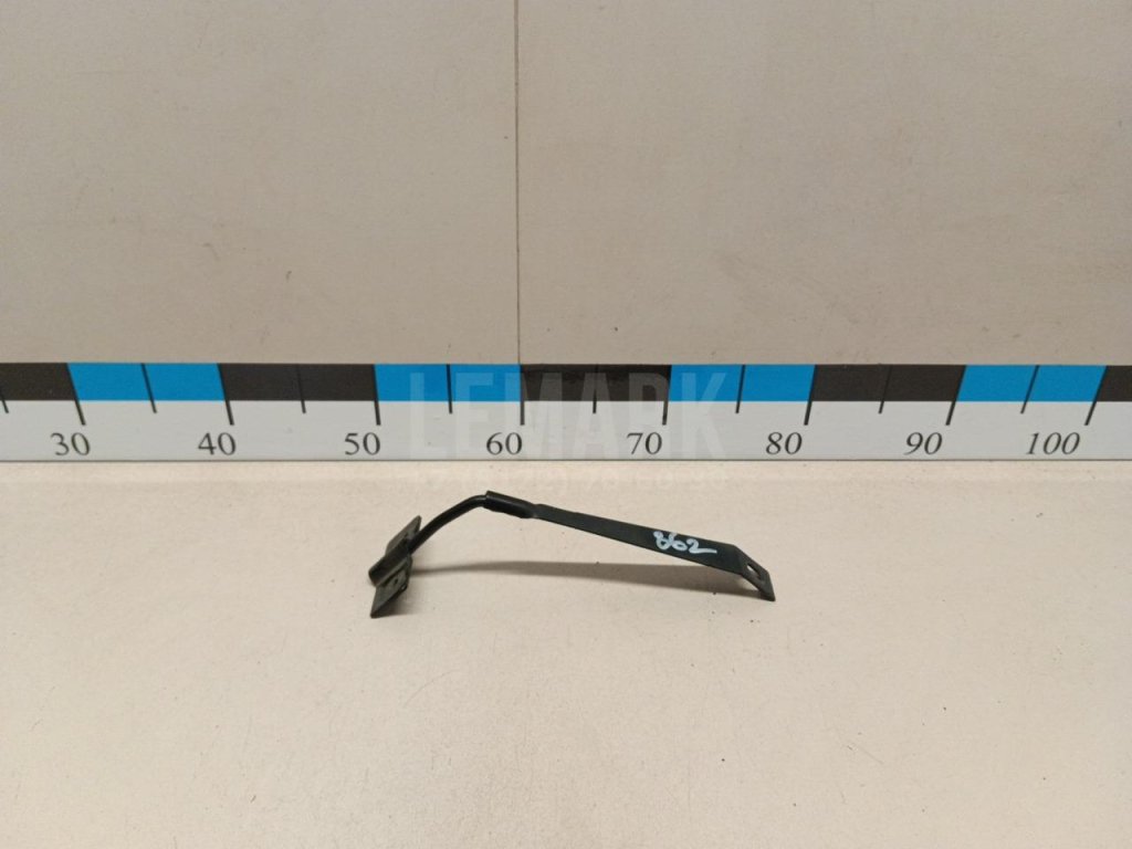 Крючок капота