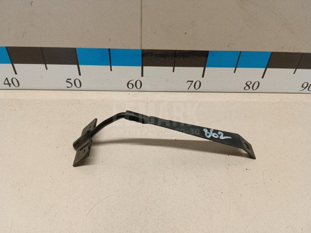 Крючок капота