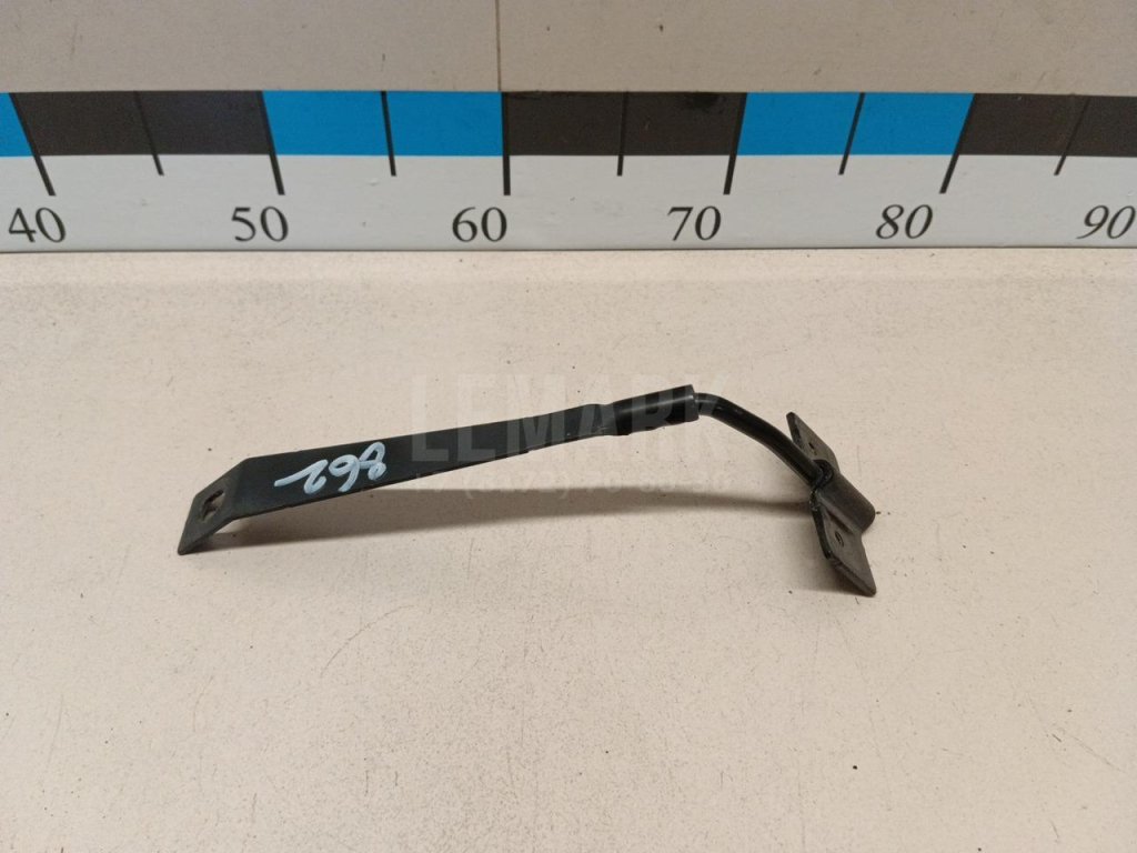 Крючок капота