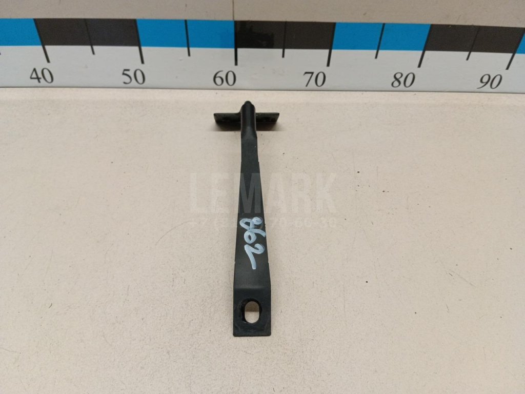 Крючок капота