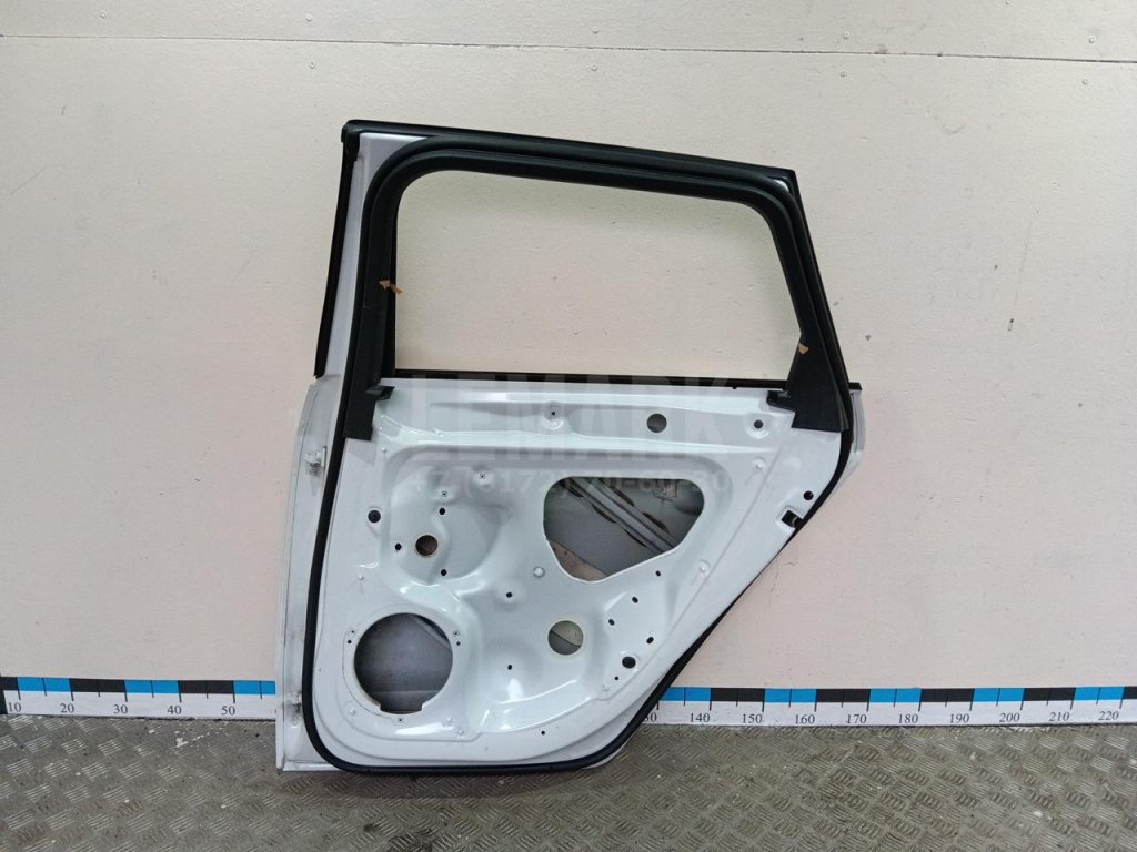 Дверь задняя правая