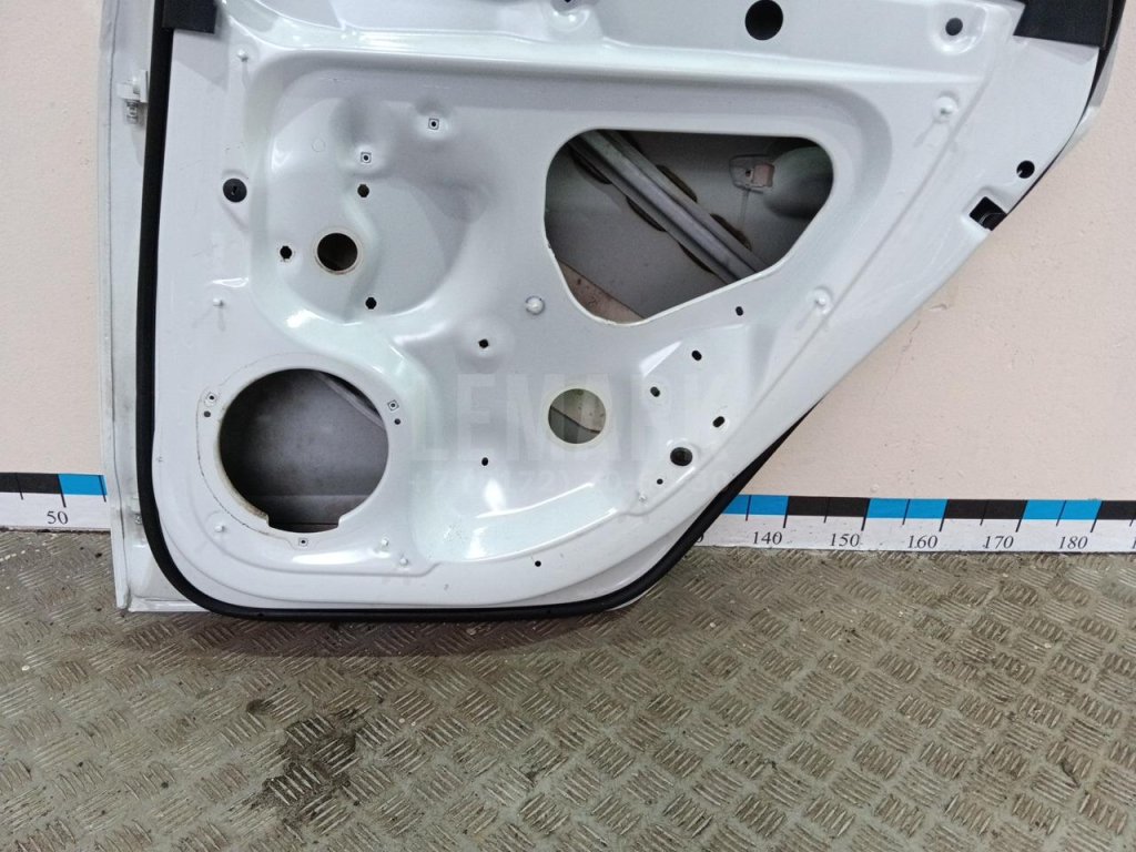 Дверь задняя правая