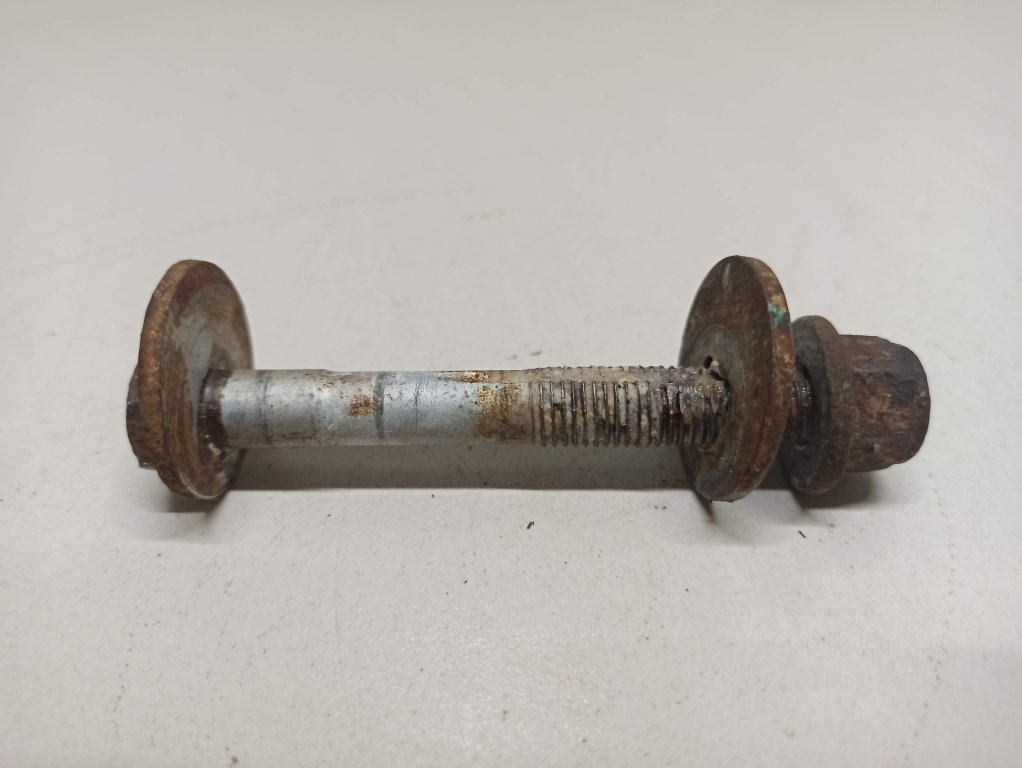 Болт развала задних колес