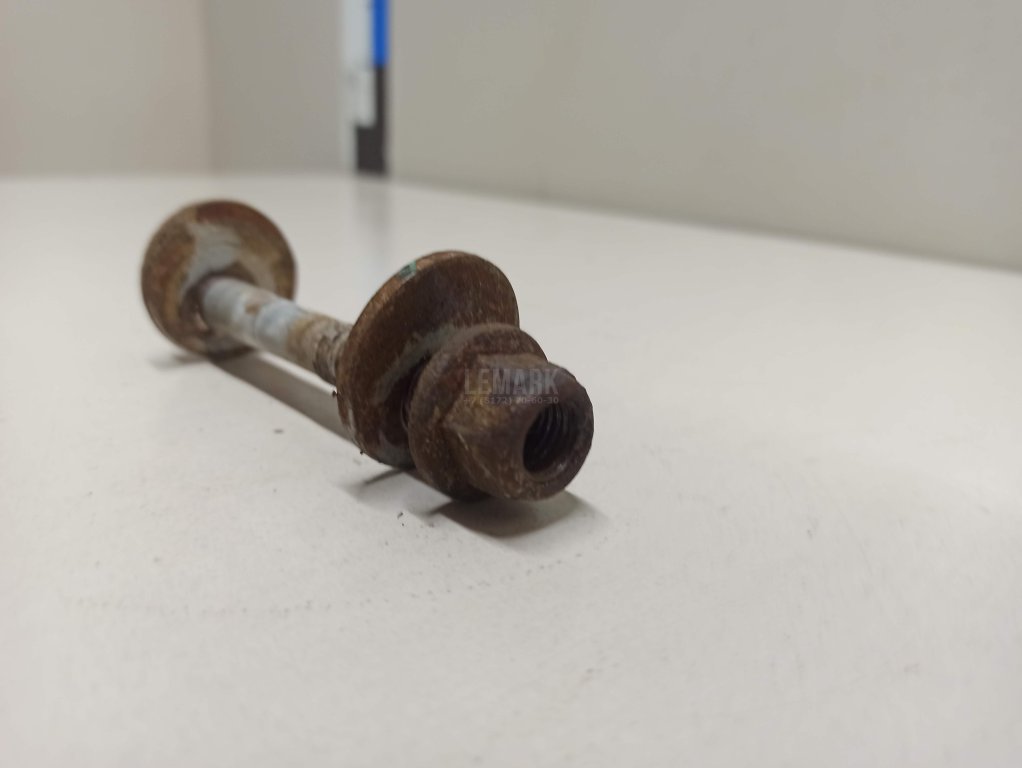 Болт развала задних колес