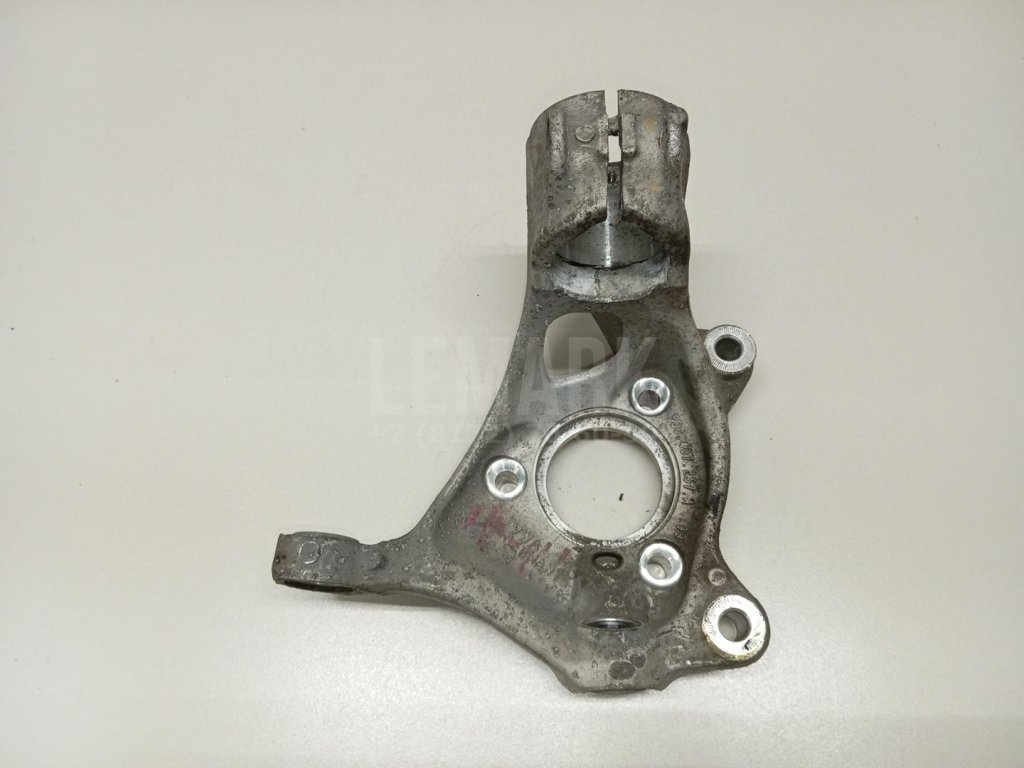 Кулак поворотный передний левый