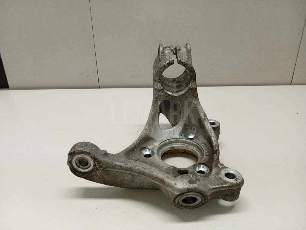 Кулак поворотный передний левый